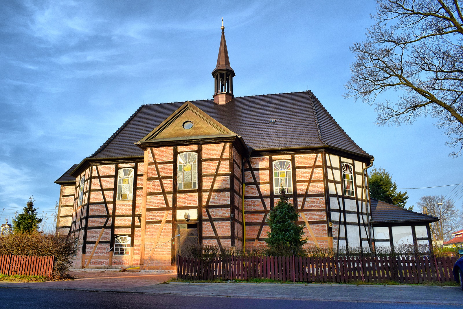 odnowiona część kościoła w Lubięcinie